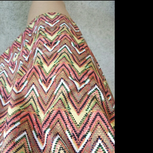 Patterned Dress - Picture 3 of 4