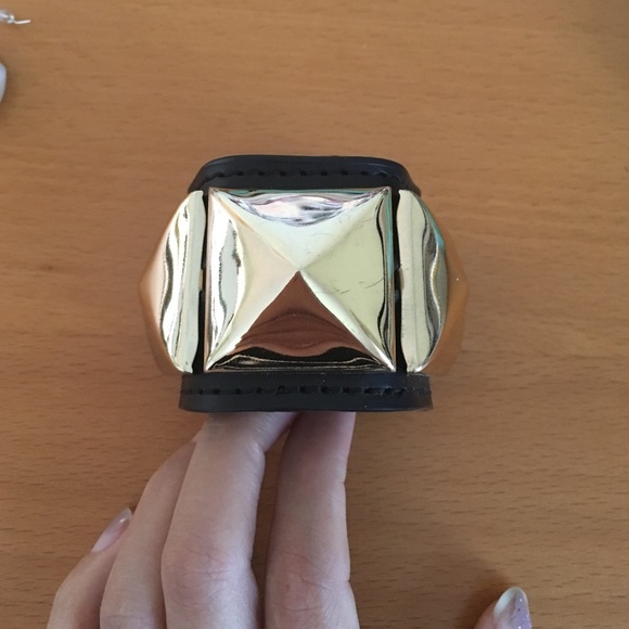 ❌SOLD❌ Rockstud Cuff