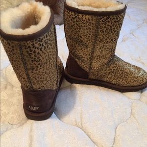 Leopard Uggs- ON HOLD!!!