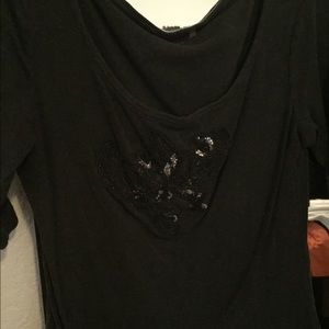 Knit tee with appliqué