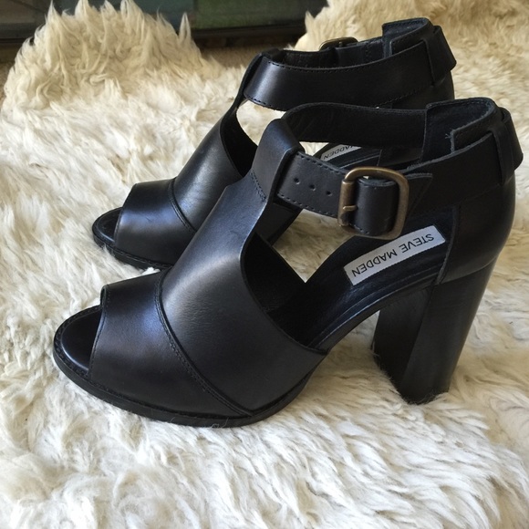 Steve Madden Shoes - Steve Madden peep toe chunky heel