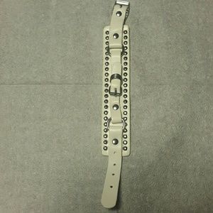 Bracelet (whites color )