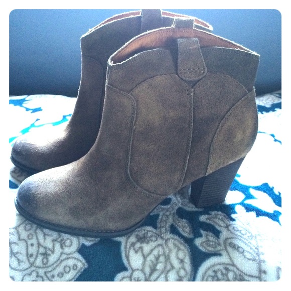 💥CLARKS INDIGO SUEDE OIL RUBBED BROWN BOOTIES💥