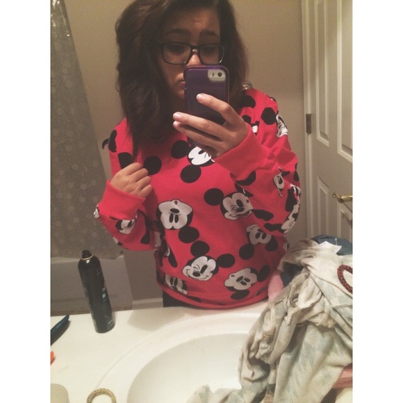 Pullover sweater