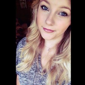 Meet your Posher, Holly