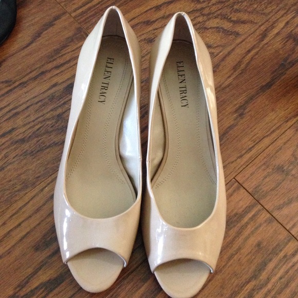 Nude Ellen Tracy Peep Toe Heels