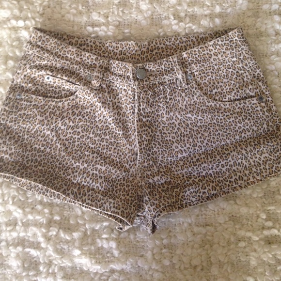 Pretty short - Picture 2 of 2