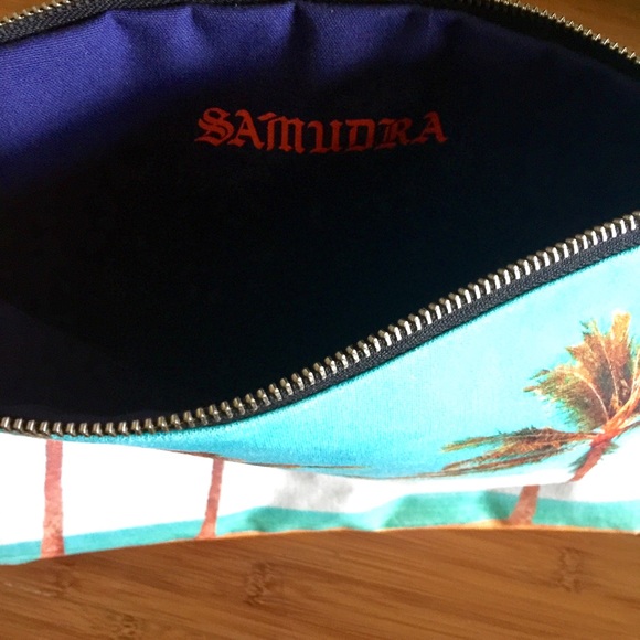 ๐ B U N D L E D๐ Samudra Maili palm tree Clutch - Picture 2 of 3