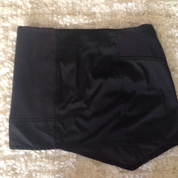 Black skirt geometric - Picture 2 of 2