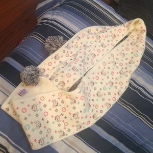 Cream scrarve with scull print