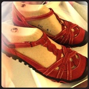 Jambi red and tan ballet flats