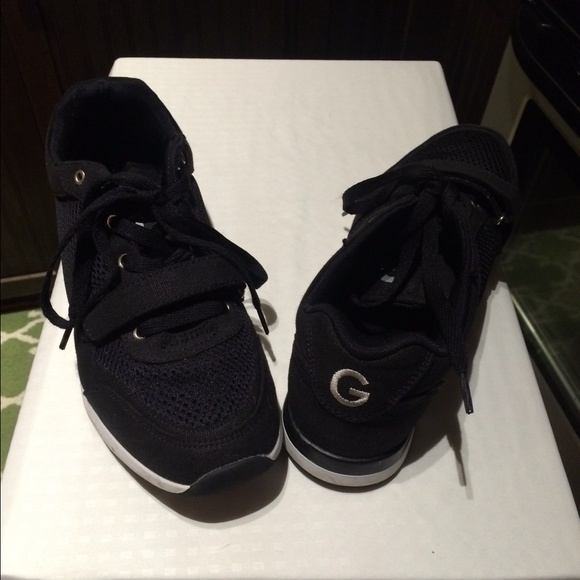 guess tennis shoes black