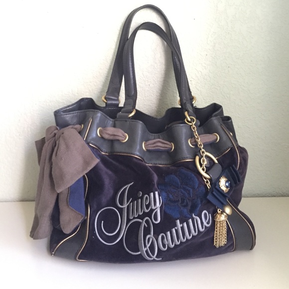Juicy Couture Handbags - Juicy Couture Navy Daydreamer Bag