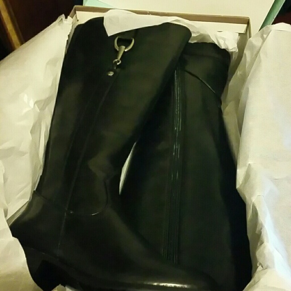 Boots - Picture 2 of 4