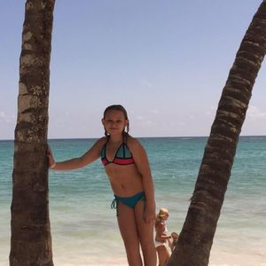 Meet your Posher, Flora