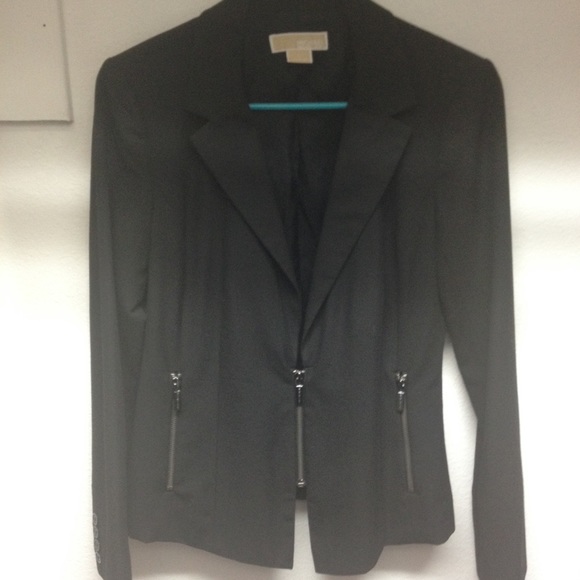 Professional looking black blazer - Picture 1 of 4