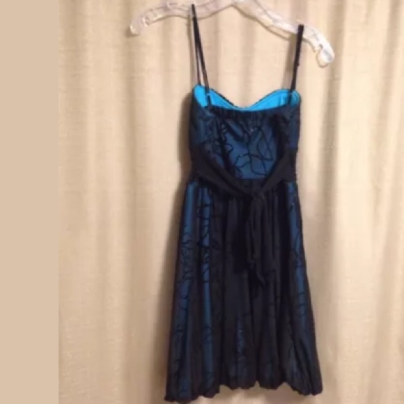Cute formal dress - Picture 2 of 4