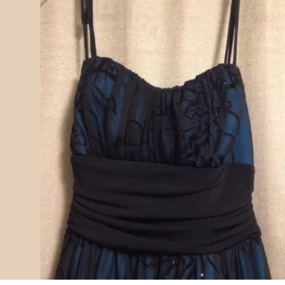 Cute formal dress - Picture 3 of 4