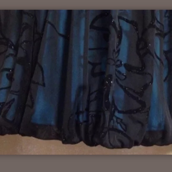 Cute formal dress - Picture 4 of 4