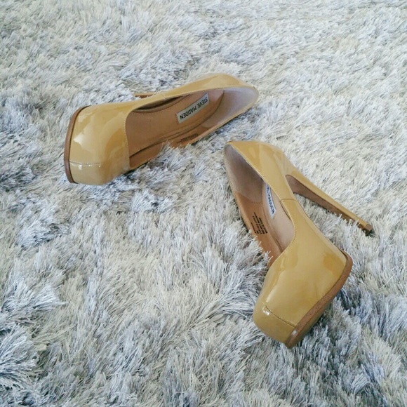 STEVE MADDEN // Olive Nude Platform Patent Heels