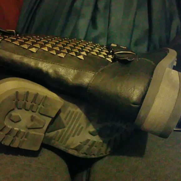 Boots - Picture 2 of 4