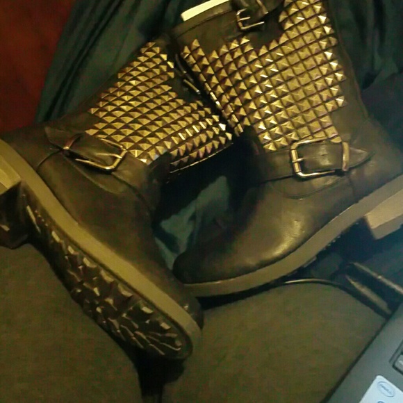 Boots - Picture 4 of 4