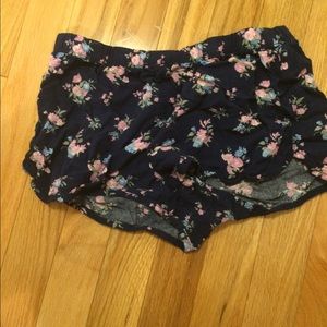 Floral print shorts!