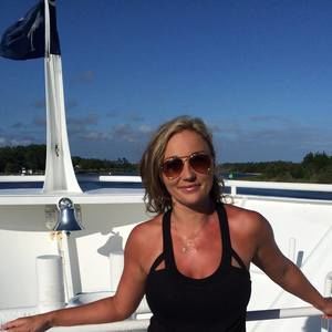Meet your Posher, Crystal