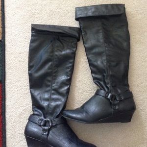 Tall black boots❤️