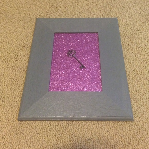 Key - Picture 1 of 1