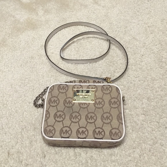Mk- jet set crossbody purse