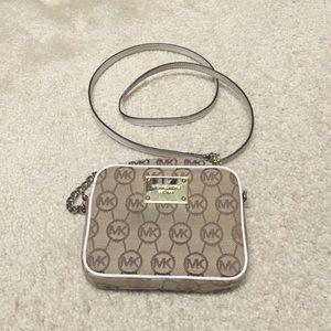 Mk- jet set crossbody purse