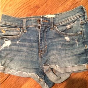 Light wash high waisted shorts!