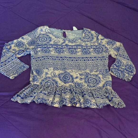 MYTH Tops - Blue/White Floral 3/4 top!