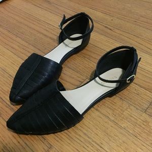 strapy flats/sandals !! 😍😍😍😍✨