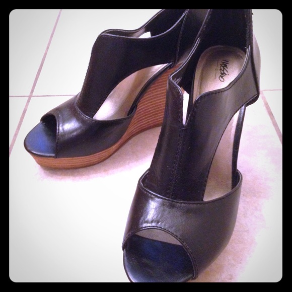 Mossimo Black and Tan Wedges