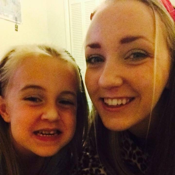 Meet your Posher, Emily💕 - Picture 1 of 8