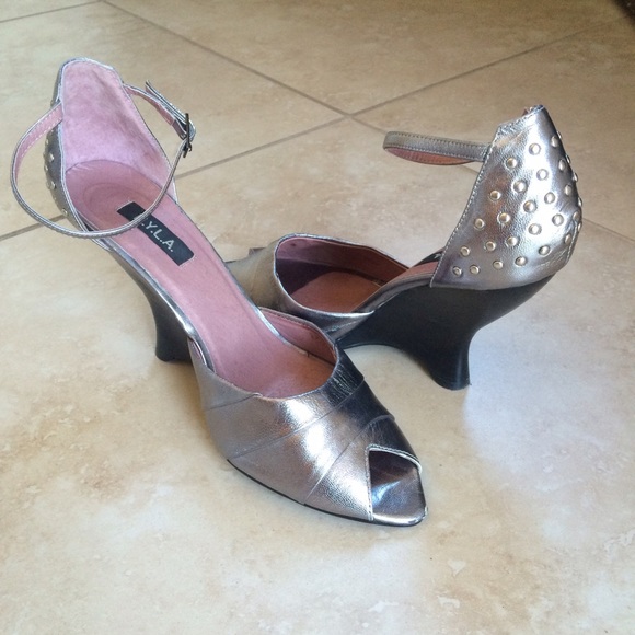 Silver peep-toe wedge - Picture 2 of 3