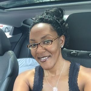 Meet your Posher, Monique y.