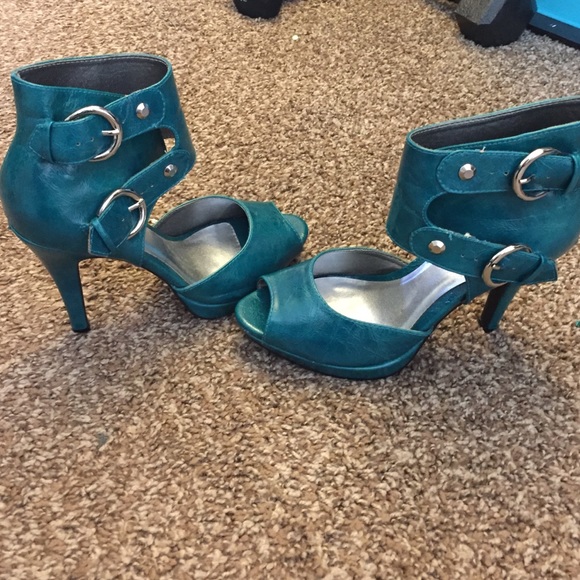 Real heels - Picture 3 of 4