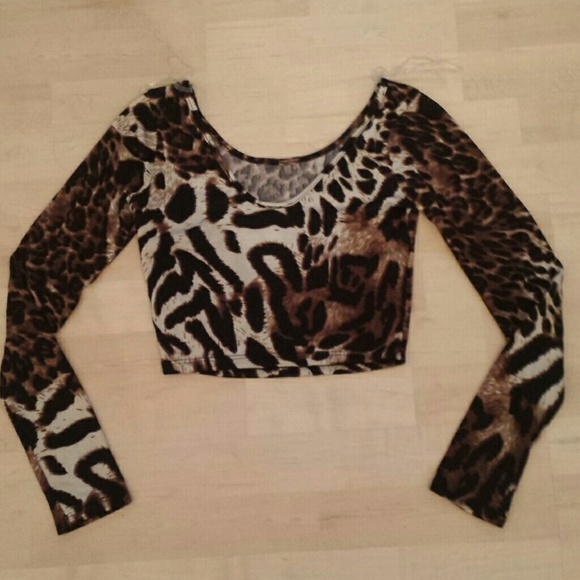 Leopard design longsleeve crop top