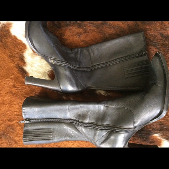 Cathy Jean. Leather lower calf boot. - Picture 4 of 4