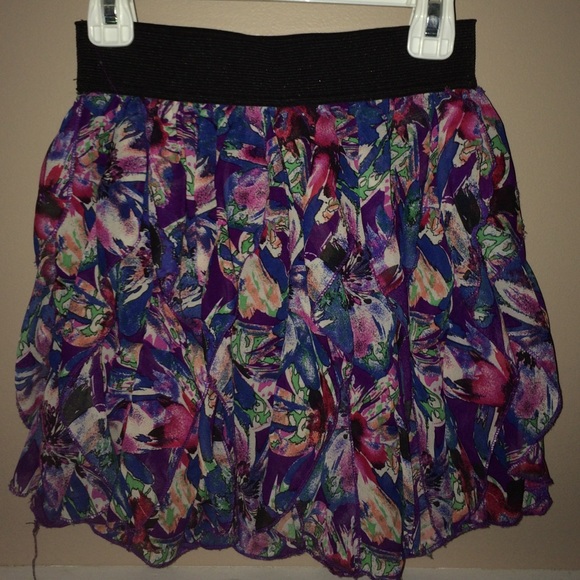 Floral & Ruffled Skirt Size Small