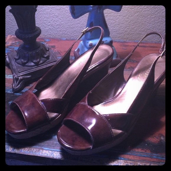 SALE Patent Brown 3.5" open toe Wedges 👡😍