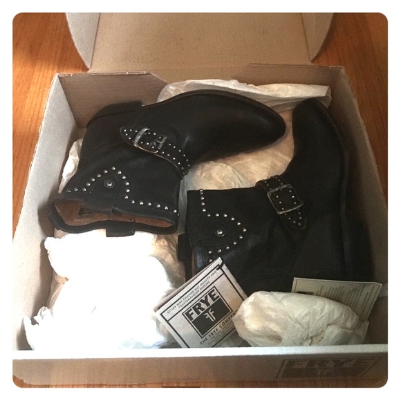 FRYE boots *new in box*