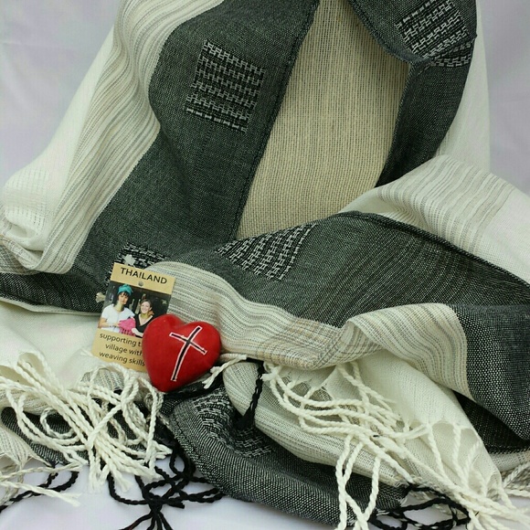 📗GWaC Thai Lightweight Pashmina Shawl - White