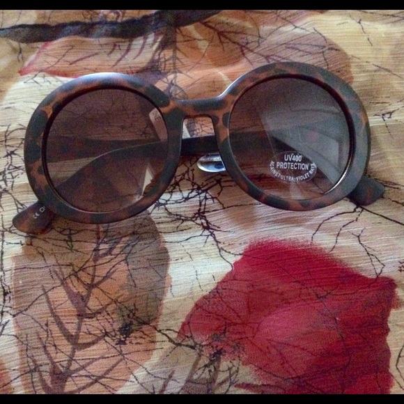 Accessories - 🎉✨2xHP!✨🎉 NWT tortoise shell sunglasses!