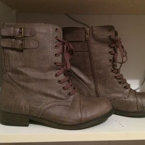 Taupe Rampage combat boots size 7.5