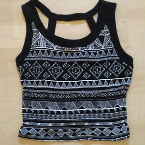 Open-back crop top w/ no sleeve