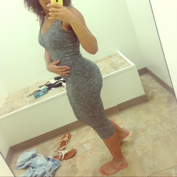 Dresses & Skirts - Fitted dress.